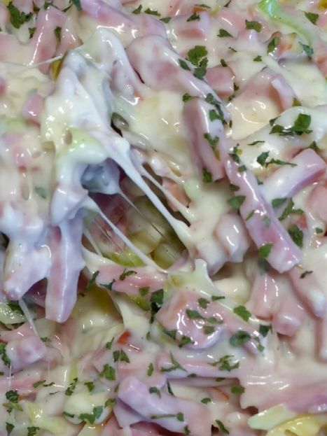 Pasta med ost- och skinksås